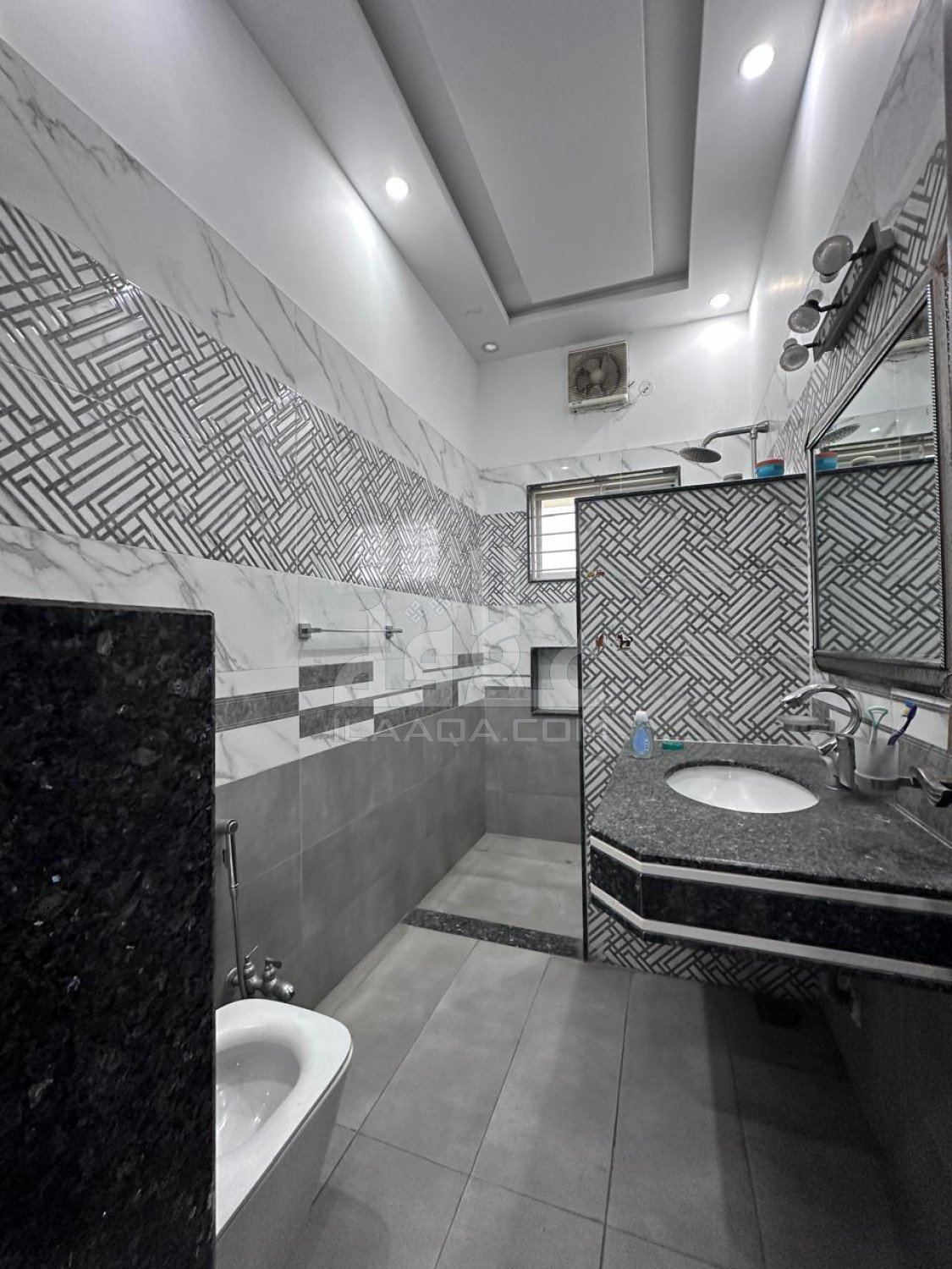 1 Kanal House for sale in Sector E - Jinnah Block, Bahria Town, Lahore - (ID-15884)
