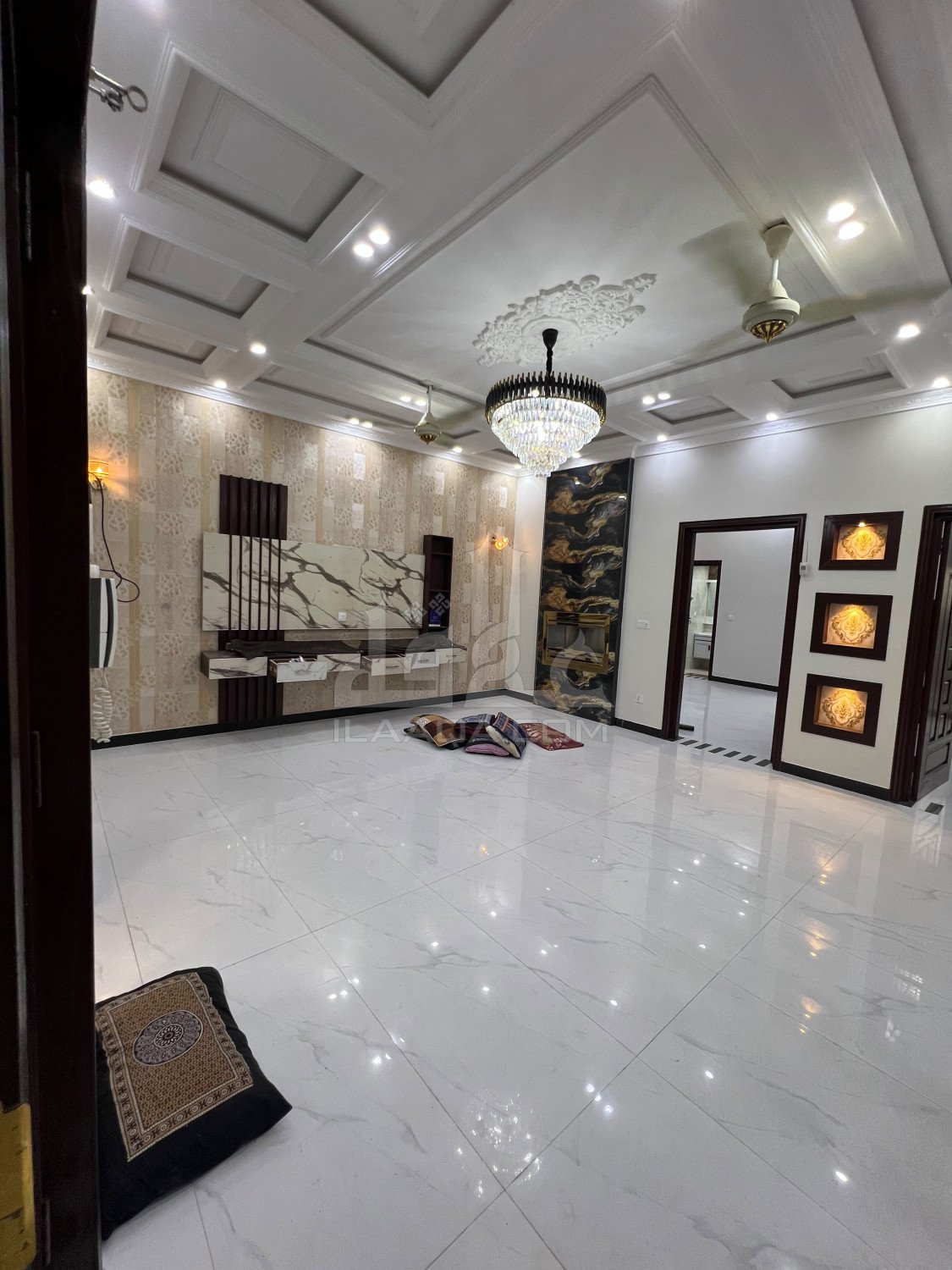 10 Marla House for sale in Sector C - Nargis/Hussain Block, Bahria Town, Lahore - (ID-16303)