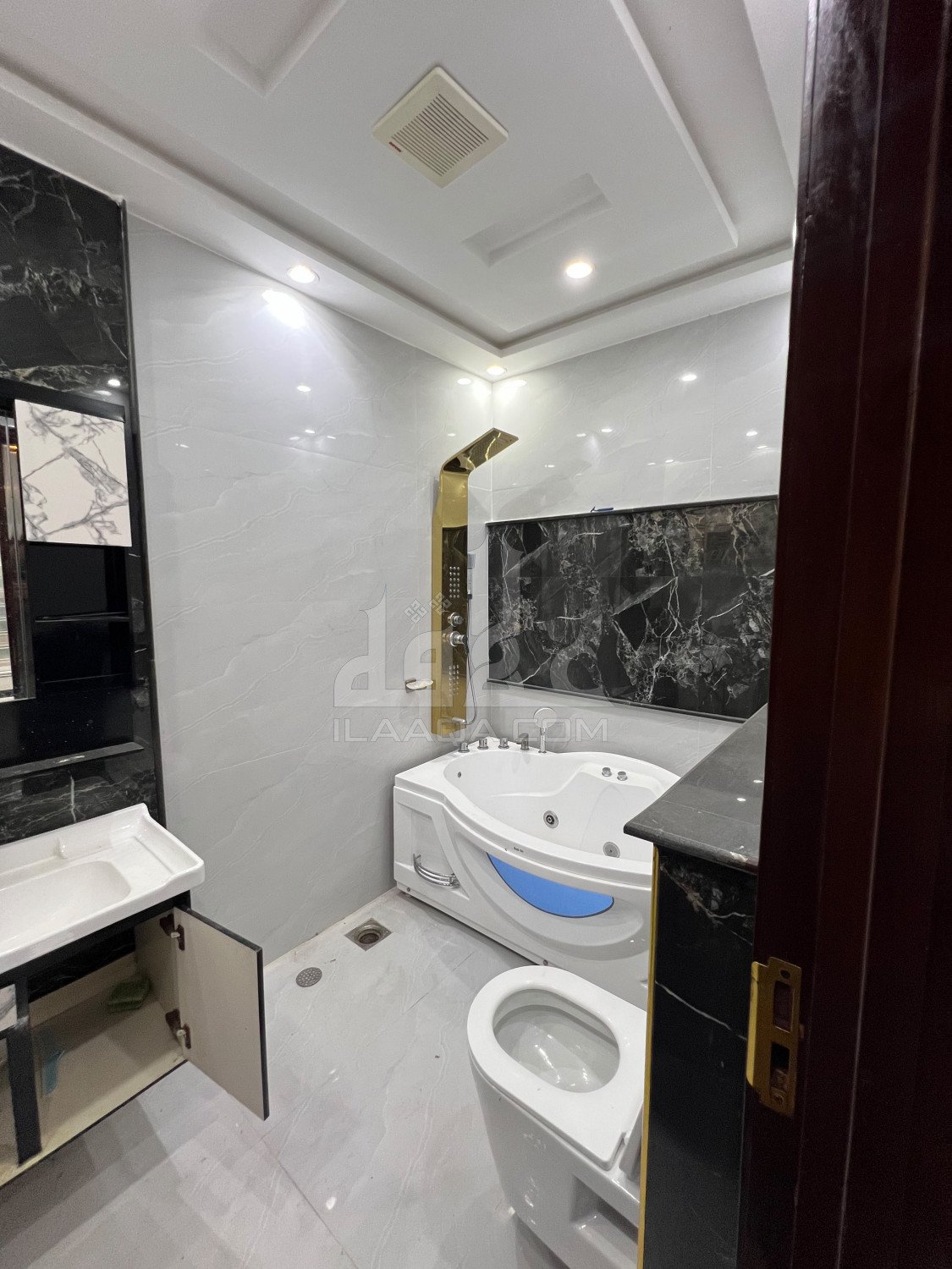 10 Marla House for sale in Sector C - Nargis/Hussain Block, Bahria Town, Lahore - (ID-16303)