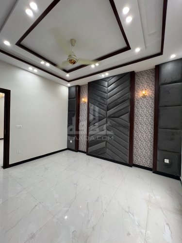 10 Marla House for sale in Sector C - Nargis/Hussain Block, Bahria Town, Lahore - (ID-16750)