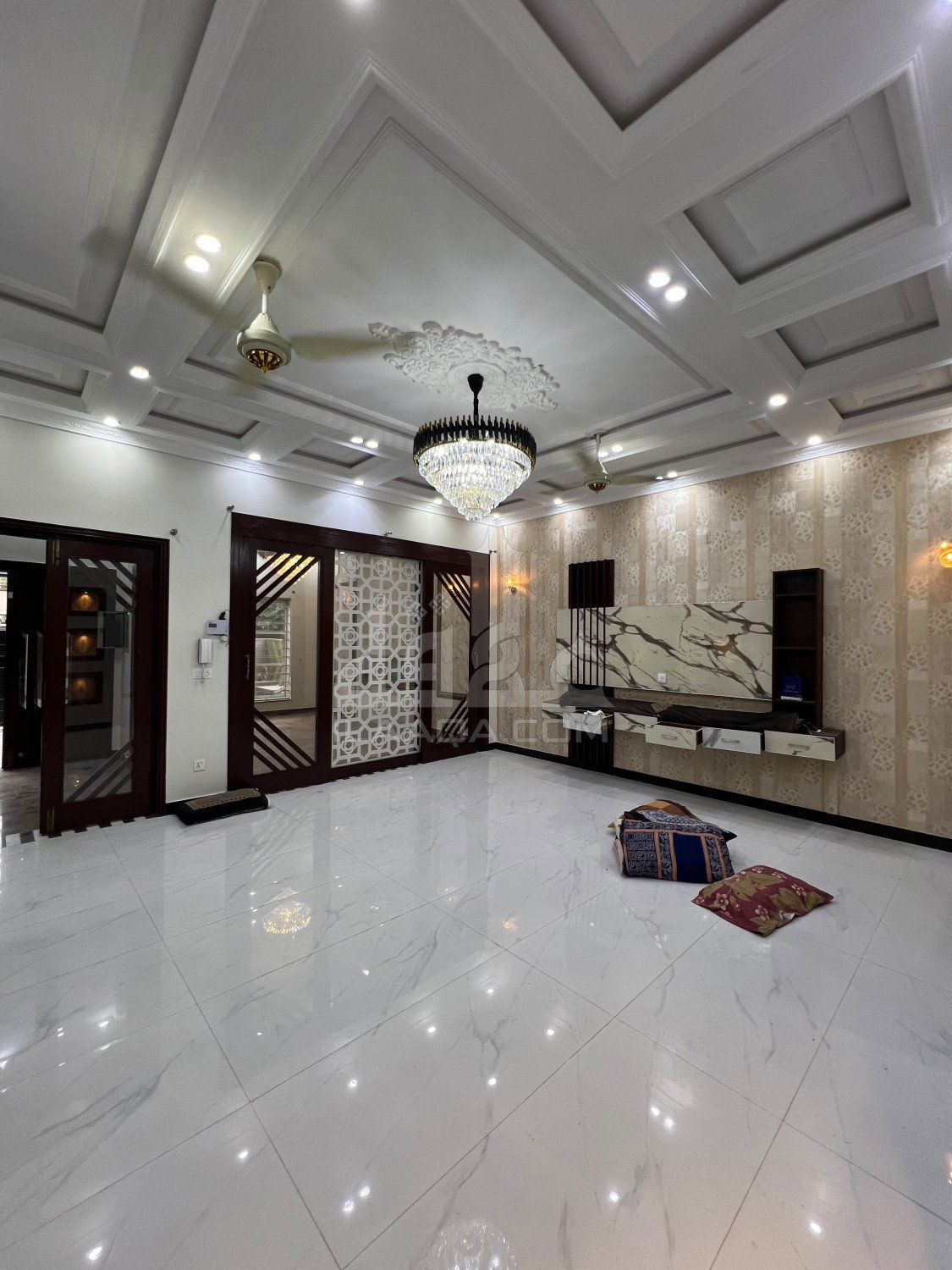 10 Marla House for sale in Sector C - Nargis/Hussain Block, Bahria Town, Lahore - (ID-16750)