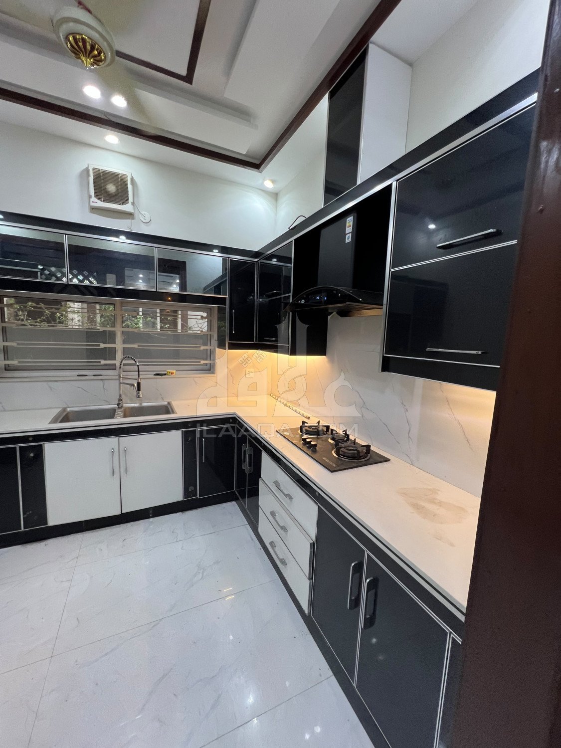 10 Marla House for sale in Sector C - Nargis/Hussain Block, Bahria Town, Lahore - (ID-16818)